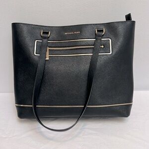 Michael Kors Frame Out Jet Set Tote